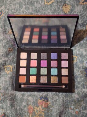 Urban Decay Vice Eyeshadow Palette | Discontinued | Complete w/ Brush